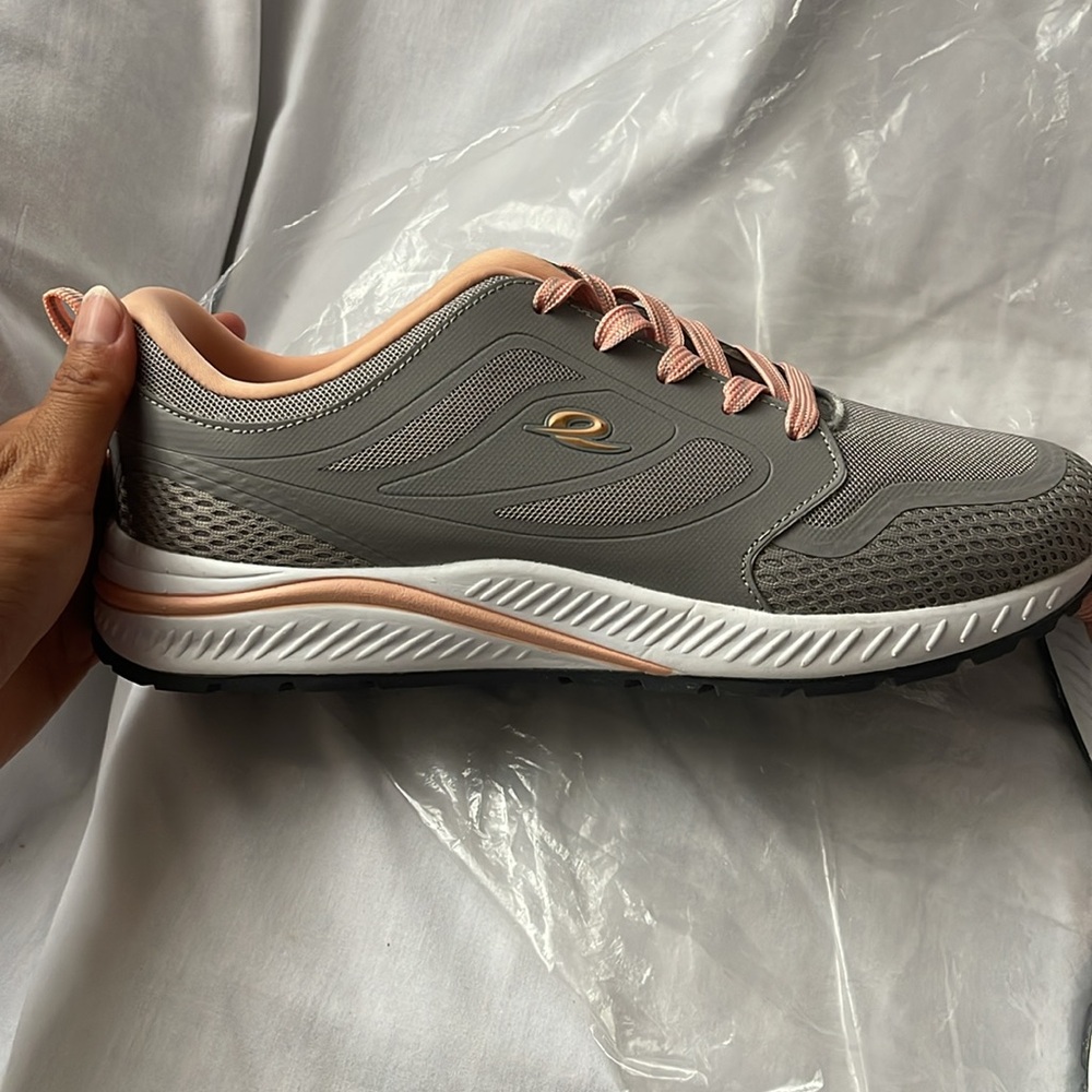 Sneakers - Picture 3 of 6